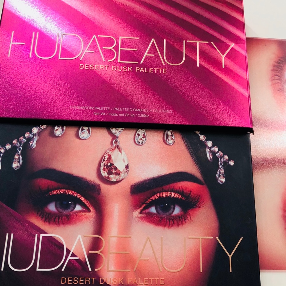 Huda Beauty Desert Dusk eyeshadow palette